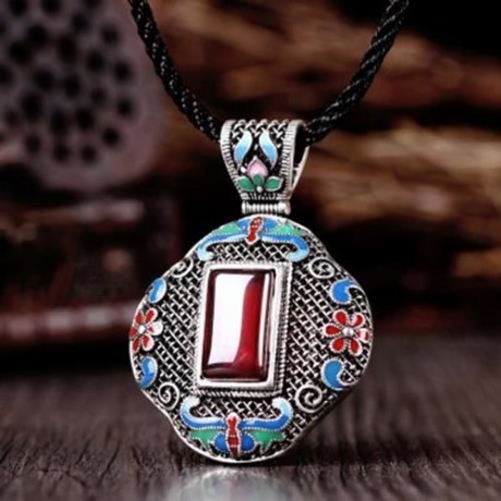 N005-B WOMEN ANTIQUE NATIONAL STYLE CARVING PENDANT NECKLACE (RED)