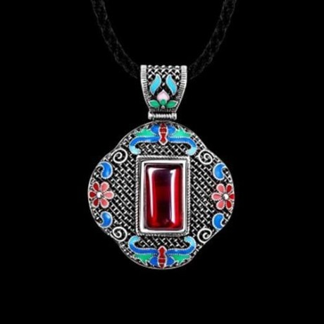 N005-B WOMEN ANTIQUE NATIONAL STYLE CARVING PENDANT NECKLACE (RED)