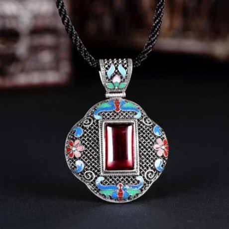 N005-B WOMEN ANTIQUE NATIONAL STYLE CARVING PENDANT NECKLACE (RED)