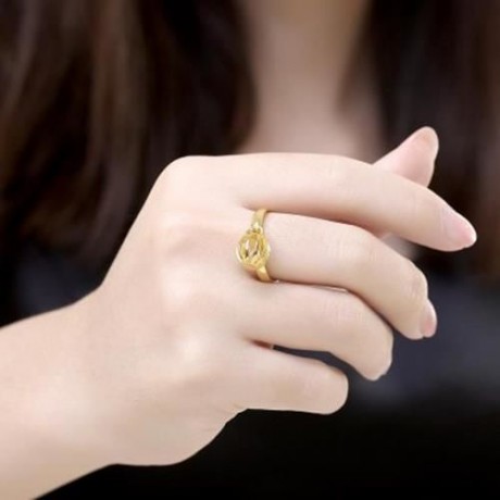R405 - A FASHION JEWELRY ZIRCON RING (GOLDEN)