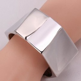 CHIC GEOMETRICAL SHAPE AND SMOOTH SURFACE DESIGN ALLOY BRACELET FOR WOMEN (WHITE GOLDEN)
